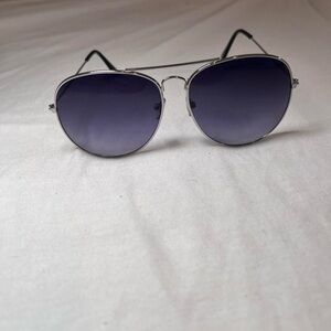 Stylish Silver Aviator Sunglasses